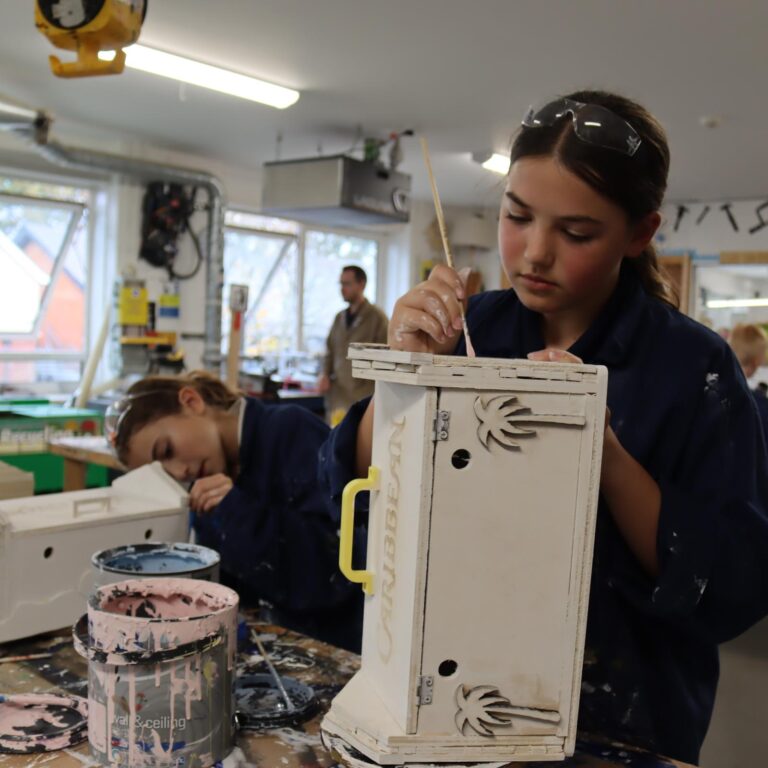 2025.11.7.STEM.DT.UP.Y7.Beach Box. Workshop (22)